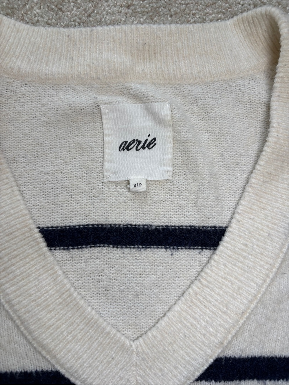 Aerie unREAL V-Neck Striped Sweater - Whit Navy Size Small - Picture 4 of 9